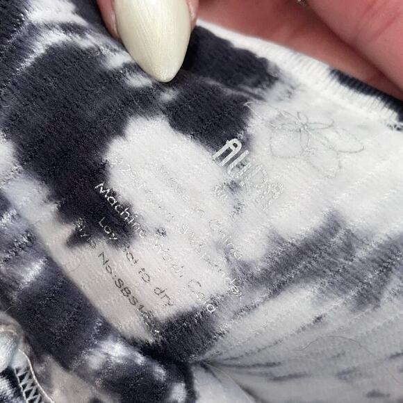 Aura brand body suit tie dyed black/white ribbed snap crotch SZ LG stretch - Picture 3 of 6